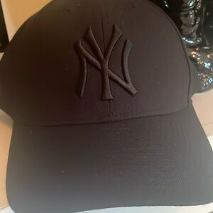 Brand New Black NY Cap – Stylish, Adjustable & Perfect Fit!